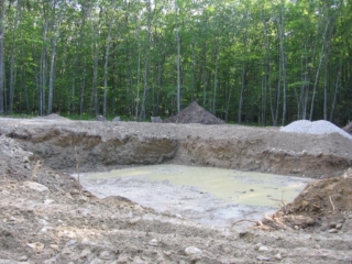 2006/08/16: House excavation exposes wet clay and creates Lake Dudley