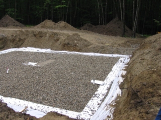 2006/08/28: Footings covered by poly then extra stone to solidify mud