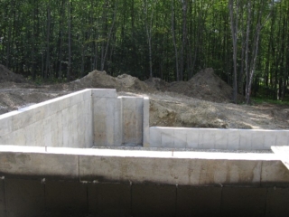2006/09/20: Foundation looking West at fireplace; 12" North and South walls