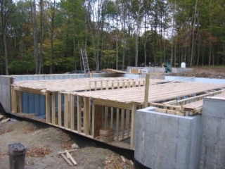 2006/10/06: Joists mostly in place