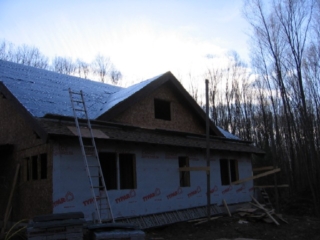 2006/12/16: Looking Southwest; dormer complete; North roof complete; trim stained Oxford Brown; Rustic Cedar roof shingles started