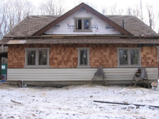 2007/01/30: Looking South; cedar shake shingles installed on the North side but not stained