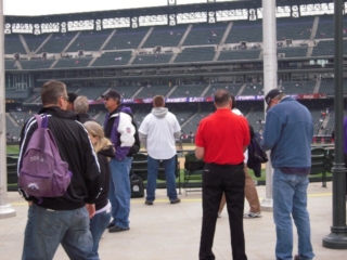Don looking to a helpful, but clueless, Rockies employee for confirmation of the presence of a WiFi signal while Greg and Mel contemplate bigger and better things, Friday, 2009/04/10